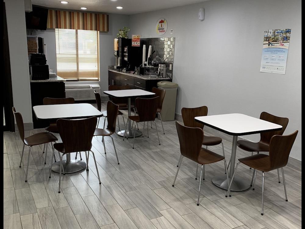 Super 8 By Wyndham Lincoln Hotel Екстериор снимка