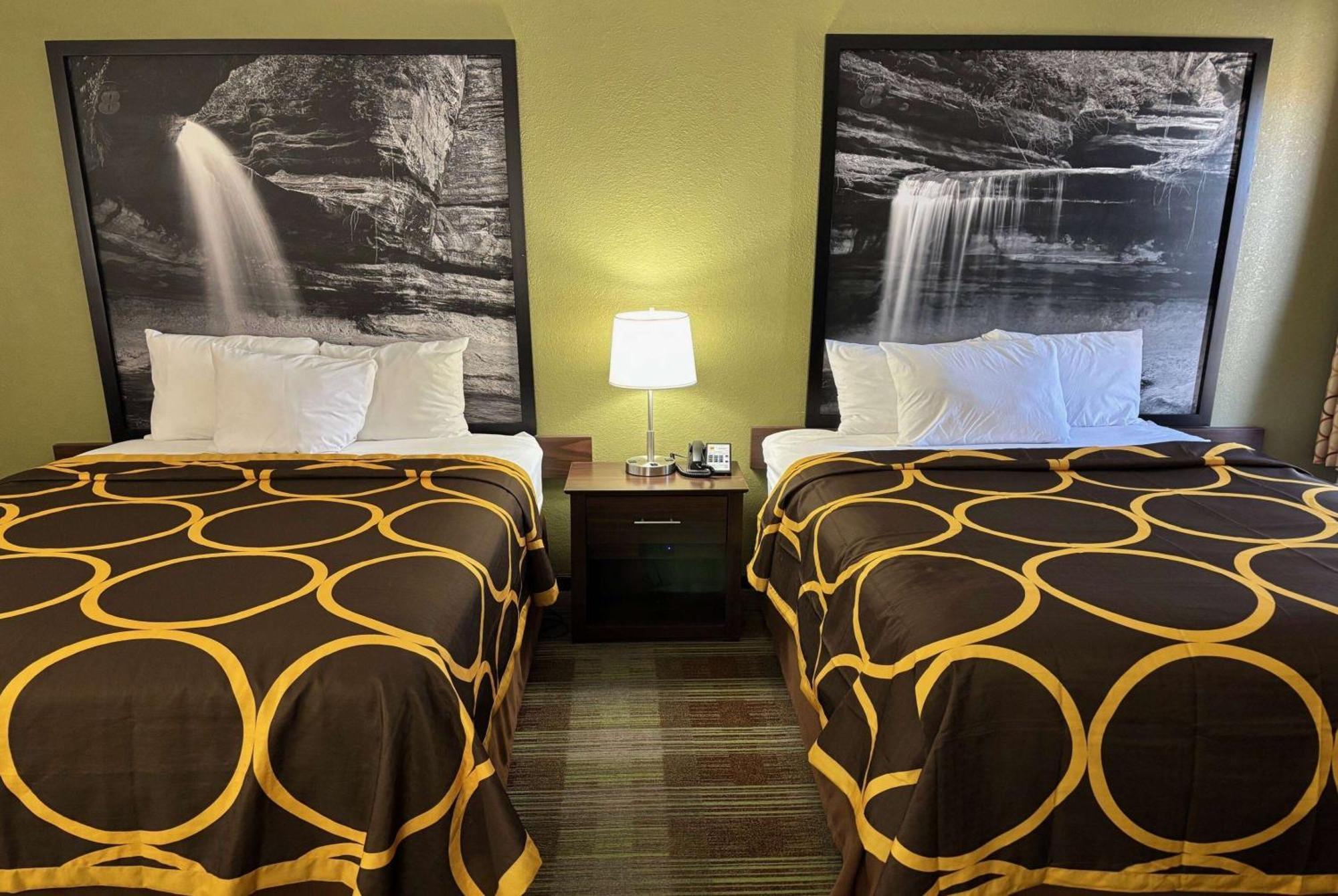 Super 8 By Wyndham Lincoln Hotel Екстериор снимка