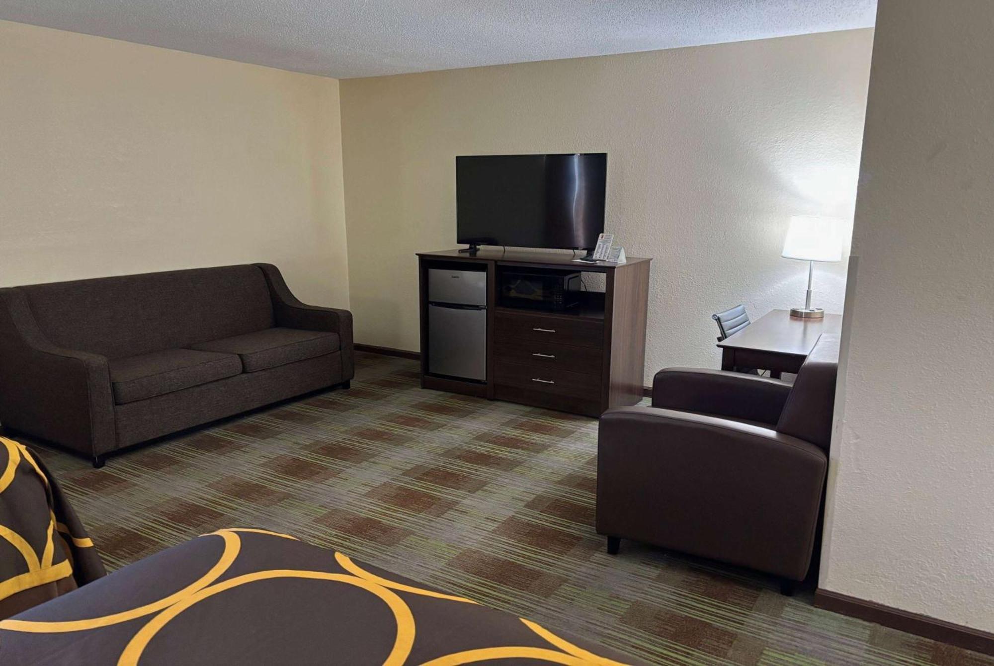 Super 8 By Wyndham Lincoln Hotel Екстериор снимка