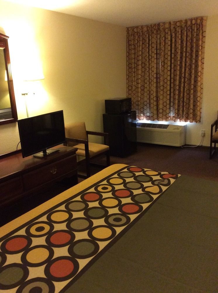 Super 8 By Wyndham Lincoln Hotel Екстериор снимка